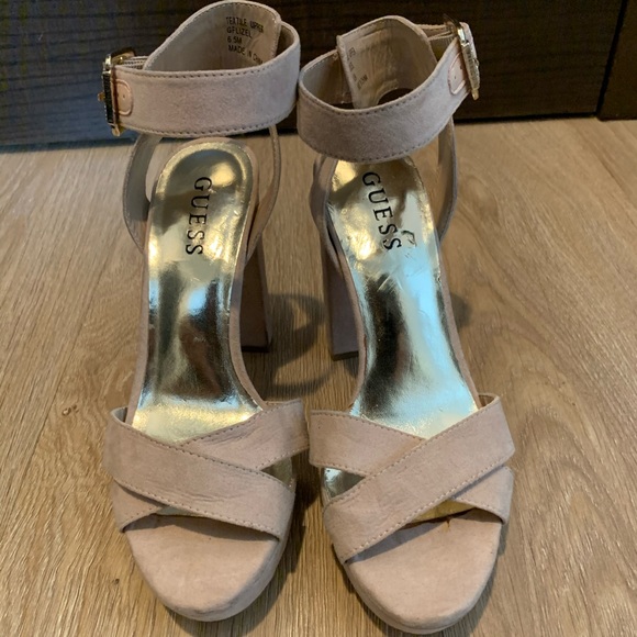 🎀 Guess block heel sandal size 6.5 nwot 🎀 - Picture 1 of 3